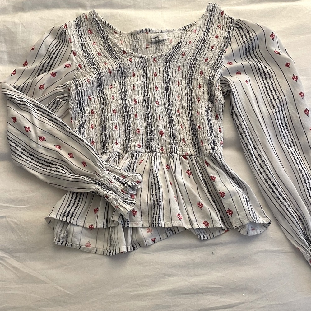 Adorable cropped top - size M